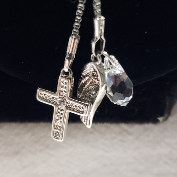 Beautiful silver tone small snake pattern necklace with a wing, a cross, bead - Picture 6 of 9